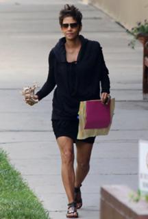 Halle Berry feet photo thumbnail