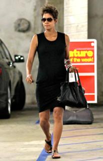 Halle Berry feet photo thumbnail