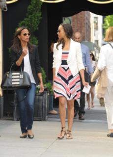Zoe Saldana feet photo thumbnail