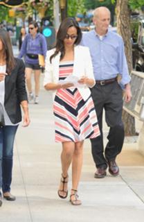 Zoe Saldana feet photo thumbnail