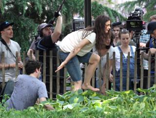 Katie Holmes feet photo thumbnail