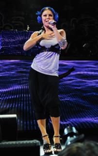 Fergie feet photo thumbnail