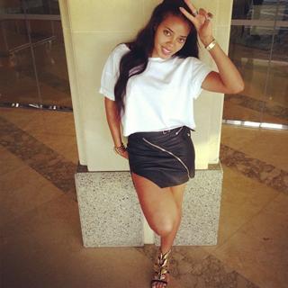 Angela Simmons feet photo thumbnail