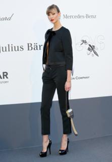 Karlie Kloss feet photo thumbnail