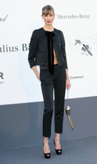 Karlie Kloss feet photo thumbnail