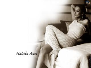 Malaika Arora feet photo thumbnail