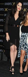 Khloé Kardashian feet photo thumbnail
