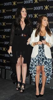 Khloé Kardashian feet photo thumbnail