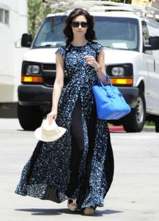 Emmy Rossum feet photo thumbnail