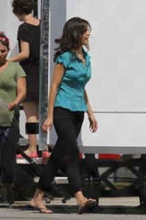 Jordana Brewster feet photo thumbnail