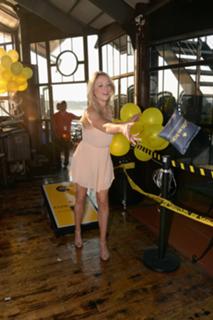 Katrina Bowden feet photo thumbnail