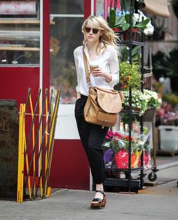 Emma Stone feet photo thumbnail
