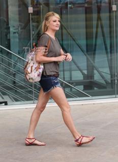 Fei Skorda feet photo thumbnail