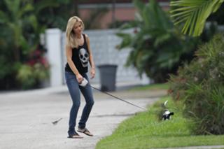 Joanna Krupa feet photo thumbnail