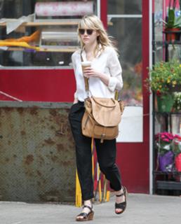 Emma Stone feet photo thumbnail