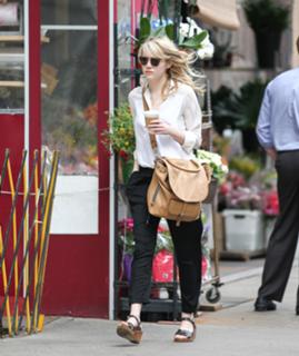 Emma Stone feet photo thumbnail