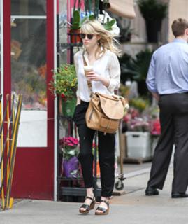 Emma Stone feet photo thumbnail
