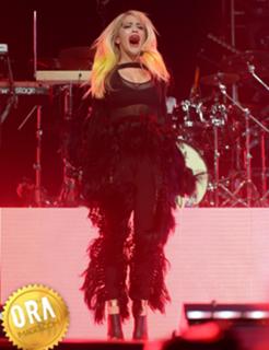 Rita Ora feet photo thumbnail