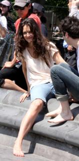 Katie Holmes feet photo thumbnail