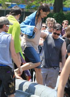 Katie Holmes feet photo thumbnail