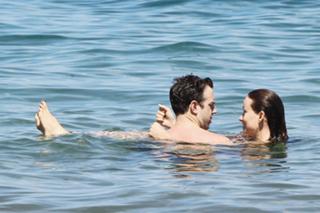 Olivia Wilde feet photo thumbnail