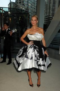 Molly Sims feet photo thumbnail