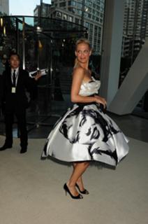 Molly Sims feet photo thumbnail