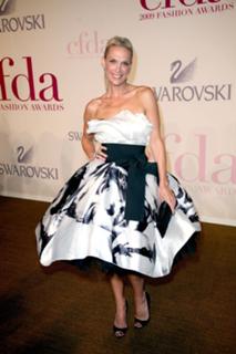 Molly Sims feet photo thumbnail