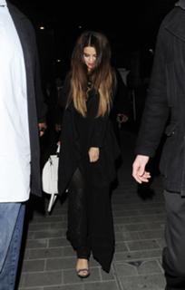 Selena Gomez feet photo thumbnail