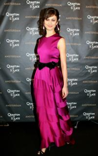 Olga Kurylenko feet photo thumbnail