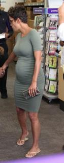 Halle Berry feet photo thumbnail