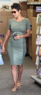 Halle Berry feet photo thumbnail