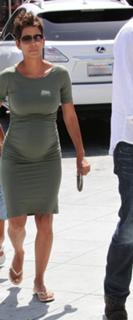 Halle Berry feet photo thumbnail