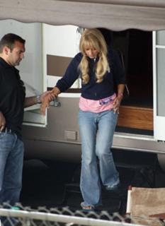 Sarah Michelle Gellar feet photo thumbnail