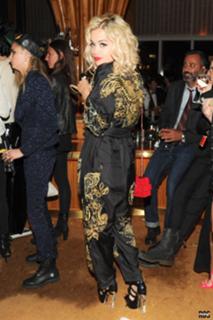 Rita Ora feet photo thumbnail