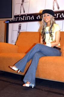 Christina Aguilera feet photo thumbnail