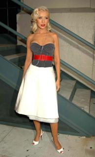 Christina Aguilera feet photo thumbnail