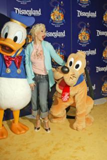 Christina Aguilera feet photo thumbnail