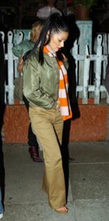 Christina Aguilera feet photo thumbnail