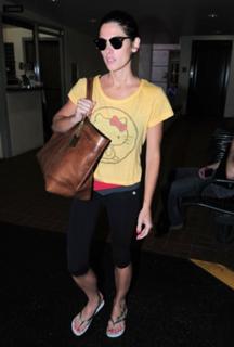 Ashley Greene feet photo thumbnail