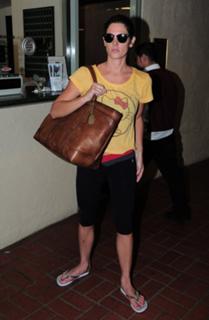 Ashley Greene feet photo thumbnail