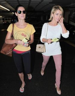 Ashley Greene feet photo thumbnail