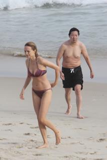 Heather Graham feet photo thumbnail