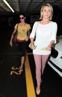 Julianne Hough feet photo thumbnail