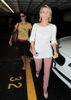 Julianne Hough feet photo thumbnail