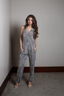 Selena Gomez feet photo thumbnail