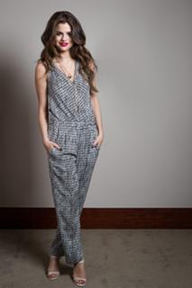 Selena Gomez feet photo thumbnail