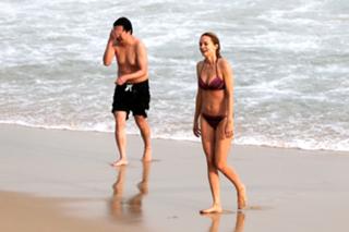 Heather Graham feet photo thumbnail