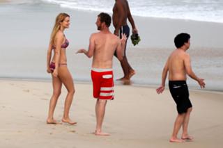 Heather Graham feet photo thumbnail