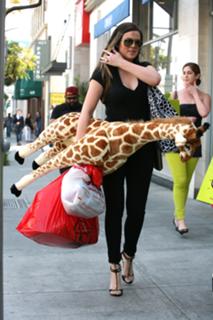 Khloé Kardashian feet photo thumbnail